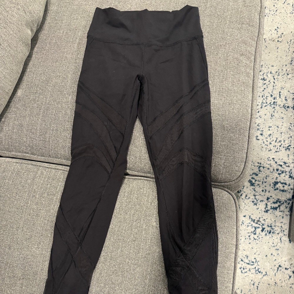 Wunder Under Mesh Leggings - size 8